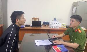 Tạm giữ kẻ cầm dao chém người đi đường ở Hà Nội