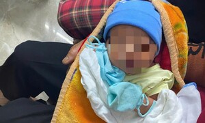 Bé trai sơ sinh bị bỏ rơi dưới hầm chui cao tốc ở Quảng Trị