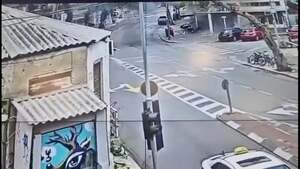 Cận cảnh tên lửa Iran dội xuống đường phố Israel