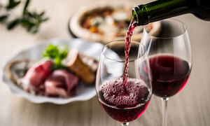 Món ăn Việt nào hợp uống với rượu vang nhất? 