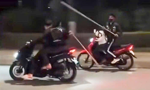 Triệu tập 12 thanh thiếu niên mang hung khí, ống sắt diễu phố ở Lào Cai