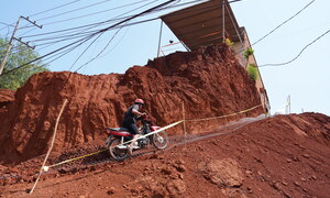 Nhà bị 'treo cao' ở Đồng Nai: Sau lời xin lỗi, dân mong 'chốt' thời điểm hỗ trợ