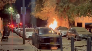 Iran phóng loạt tên lửa vào Israel, 'thần lửa' bao trùm nhiều tuyến phố