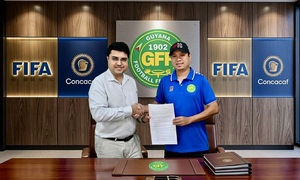 Đội tuyển châu Mỹ đầu tiên bổ nhiệm trợ lý HLV người Việt Nam