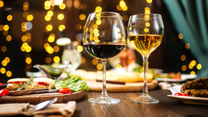 Rượu vang đỏ hay trắng tốt hơn cho sức khỏe?