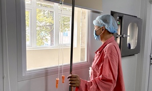 Phía sau cánh cửa vô trùng, bệnh nhân chỉ mong 'sớm được về ôm con’