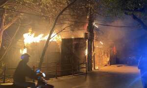 Hà Nội xảy ra 2 vụ cháy ở nhà dân và điểm tập kết rác tối 19/3