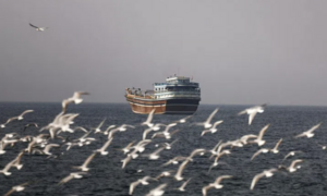 Iran cân nhắc thu phí tàu đi qua eo biển Hormuz