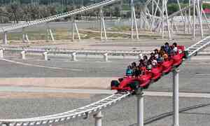 Người đàn ông trung niên xuất huyết não sau khi chơi tàu lượn siêu tốc