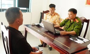 Xe bán tải đỗ chắn đường ở Nghệ An: Tài xế bị phạt 5 triệu đồng