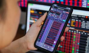 Chứng khoán liên tục giảm mạnh, nhà đầu tư có nên bắt đáy cổ phiếu?