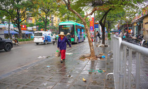 Công an dẹp sạch hàng rong, vỉa hè chợ đầu mối Hà Nội thông thoáng trở lại
