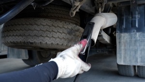 Cục Đăng kiểm: Không đạp hết ga, kết quả đo khí thải chỉ là 'sạch giả tạo'