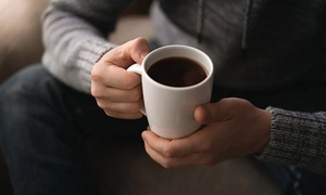 Uống 10 ly cà phê mỗi ngày: Coi chừng 'kích hoạt' nhồi máu cơ tim đột ngột
