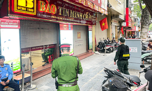 Công an xuất hiện tại 3 cơ sở vàng bạc Bảo Tín Minh Châu ở Hà Nội