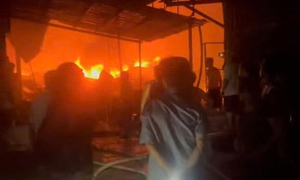 Cà Mau: Cháy lớn ven sông Vàm Đầm, hơn 10 căn nhà bị thiêu rụi