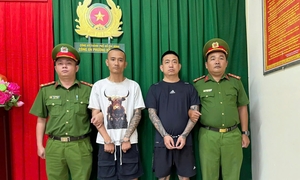 Bắt 2 người đi xe bán tải chửi bới, hành hung người đi xe máy ở TP.HCM