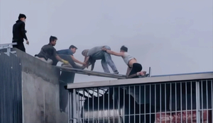 Chàng rể kể phút phá mái tôn cứu bố mẹ trong nhà 7 tầng bốc cháy