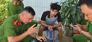 Tạm giữ thanh niên chặn đầu xe taxi rồi đập phá ở Lâm Đồng