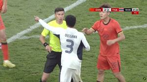 Cầu thủ U23 Trung Quốc, Thái Lan xô xát, trọng tài rút 2 thẻ đỏ