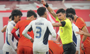 Xô xát bị phạt thẻ đỏ, sao trẻ Thái Lan tố cầu thủ Trung Quốc khiêu khích