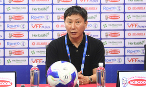 HLV Kim Sang-sik: Sẽ kiểm tra lại cân nặng của Xuân Son