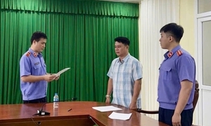 Bắt giam cựu Phó Thủ trưởng và Điều tra viên vụ nữ sinh tai nạn giao thông tử vong ở Vĩnh Long