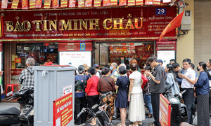 Mua vàng bằng giấy hẹn ở Hà Nội đang âm thầm diễn ra thế nào?