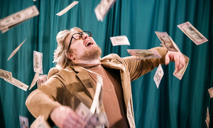 Người đàn ông trúng độc đắc 26 tỷ đồng nhờ một lần mua vé số xả xui, giải stress