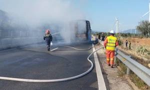 Xe tải bốc cháy trên cao tốc Cam Lâm – Vĩnh Hảo, ùn tắc kéo dài hơn 1 km