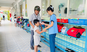 Bệnh tay chân miệng tăng đột biến, trường học ứng phó ra sao?