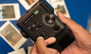 Lưu giữ ký ức qua ảnh phim và video sống động bằng instax™