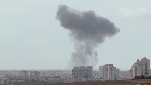 Hình ảnh khu công nghiệp Israel nghi ngút khói sau khi trúng tên lửa Iran