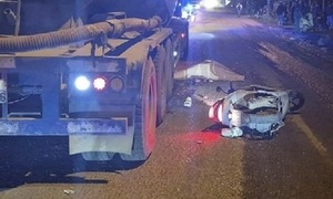 Tìm nhân chứng vụ tai nạn giữa xe đầu kéo và mô tô khiến 2 mẹ con tử vong