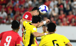 Duy Mạnh đánh đầu dũng mãnh, tuyển Việt Nam dẫn Malaysia 1-0