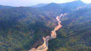 Ngắm đường 'như dòng sông xuyên rừng núi' nối Lâm Đồng và Đắk Lắk