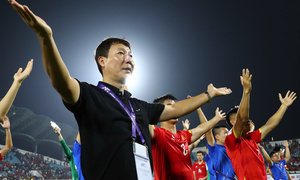 Tuyển Việt Nam trở lại top 100 FIFA, vẫn thua Thái Lan