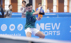 Lý Hoàng Nam nén đau, tập tễnh đánh bại ngôi sao thế giới