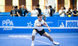 Chấn thương đầu gối, Vinh Hiển vẫn đánh bại tay vợt hàng đầu Australia