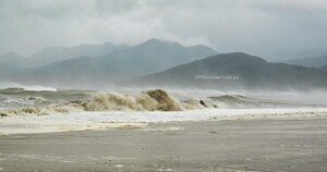 Nhóm nam sinh ở Gia lai đi tắm biển, 1 người bị sóng cuốn mất tích