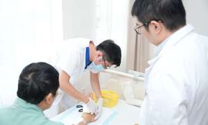 Vinmec Hải Phòng phẫu thuật xuyên đêm nối gân và mạch máu cho bệnh nhân