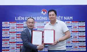 VFF gia hạn hợp đồng với huyền thoại Hàn Quốc làm trợ lý cho HLV Kim Sang-sik