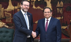 Thủ tướng Phạm Minh Chính tiếp Đại sứ Anh Iain Frew