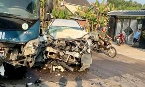 Xe tải va chạm ô tô ở Đà Nẵng, 4 người thương vong