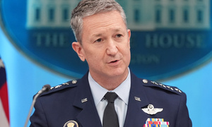 Chiến thuật nghi binh quy mô lớn giải cứu phi công Mỹ rơi tại Iran