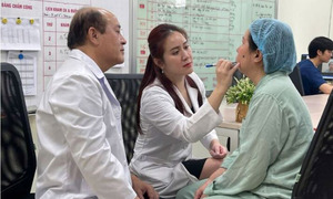 Hai cha con bác sĩ cùng đứng chung bàn mổ, viết tiếp ca đại phẫu dang dở 20 năm