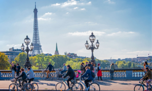 Paris hạn chế ô tô, cải thiện chất lượng không khí nhờ xe đạp