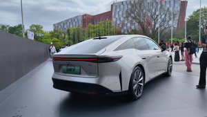 Ô tô điện dùng hệ sinh thái Huawei và Xiaomi 'chốt' hơn 3.000 đơn sau một giờ