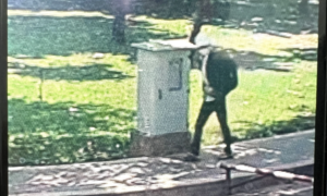 Điều tra vụ nam sinh ở TP.HCM mất ba lô chứa laptop khi đang thi ở trường