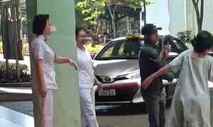 Chồng tát vợ mang bầu giữa bệnh viện gây phẫn nộ